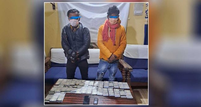 चार लाख बढी नक्कली नोटसहित दुई जना पक्राउ