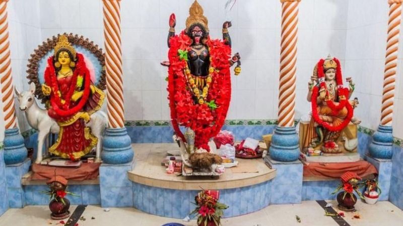 एकै रातमा १२ वटा हिन्दू मन्दिरमा तोडफोड