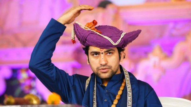 ‘चमत्कार’ बाट उपचारको दाबी गर्ने यी विवादास्पद भारतीय को हुन्