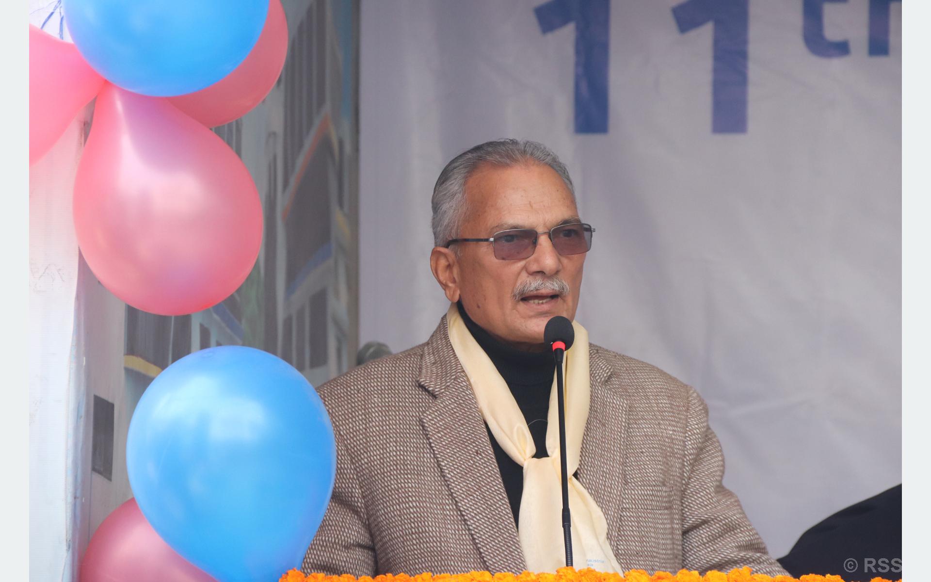 रोजगारी र उत्पादनसँग जोडिने गरी शैक्षिक कार्यक्रम सञ्चालनमा जोडः बाबुराम भट्टराई