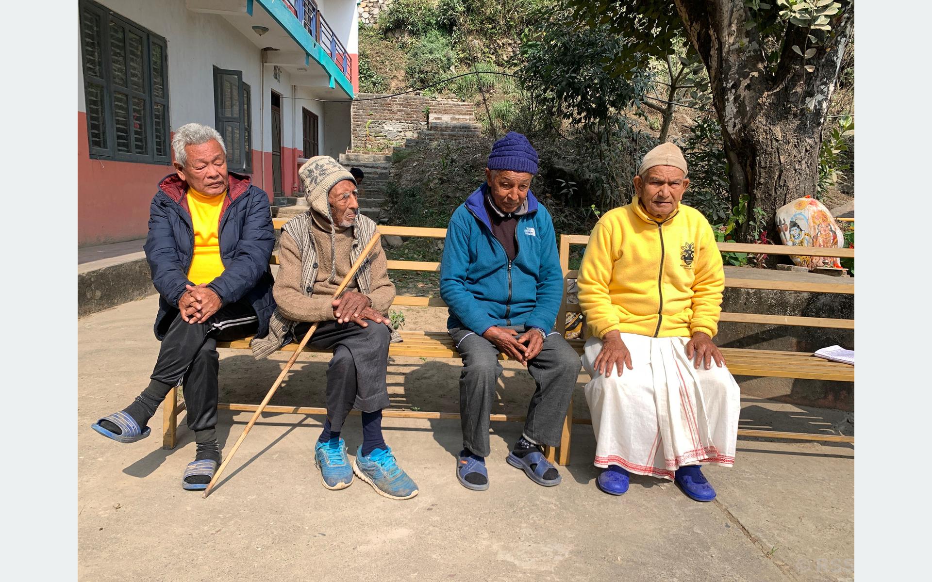 दाताको भरमा आश्रम सञ्चालन, नौ वृद्धवृद्धाले पाए सहारा