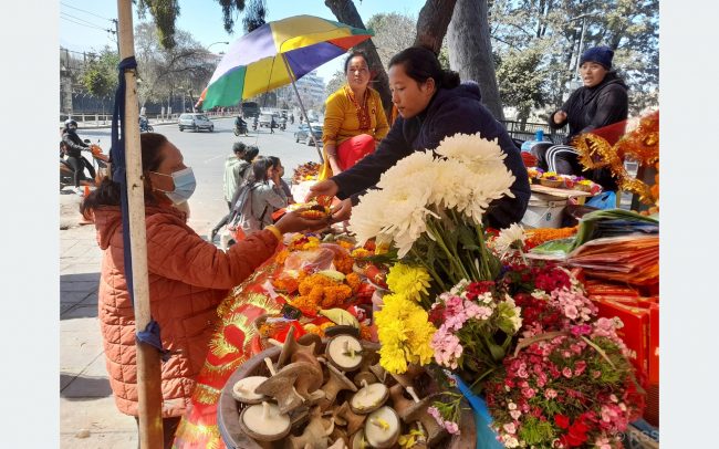 पूजा सामग्री बिक्रीबाट मासिक ७० हजारसम्म आम्दानी