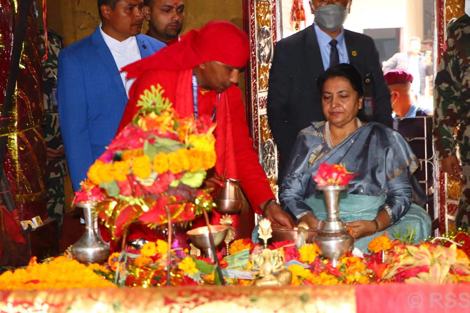 राष्ट्रपति भण्डारीले गरिन् बागलुङ कालिका मन्दिरमा विशेष पूजाअर्चना