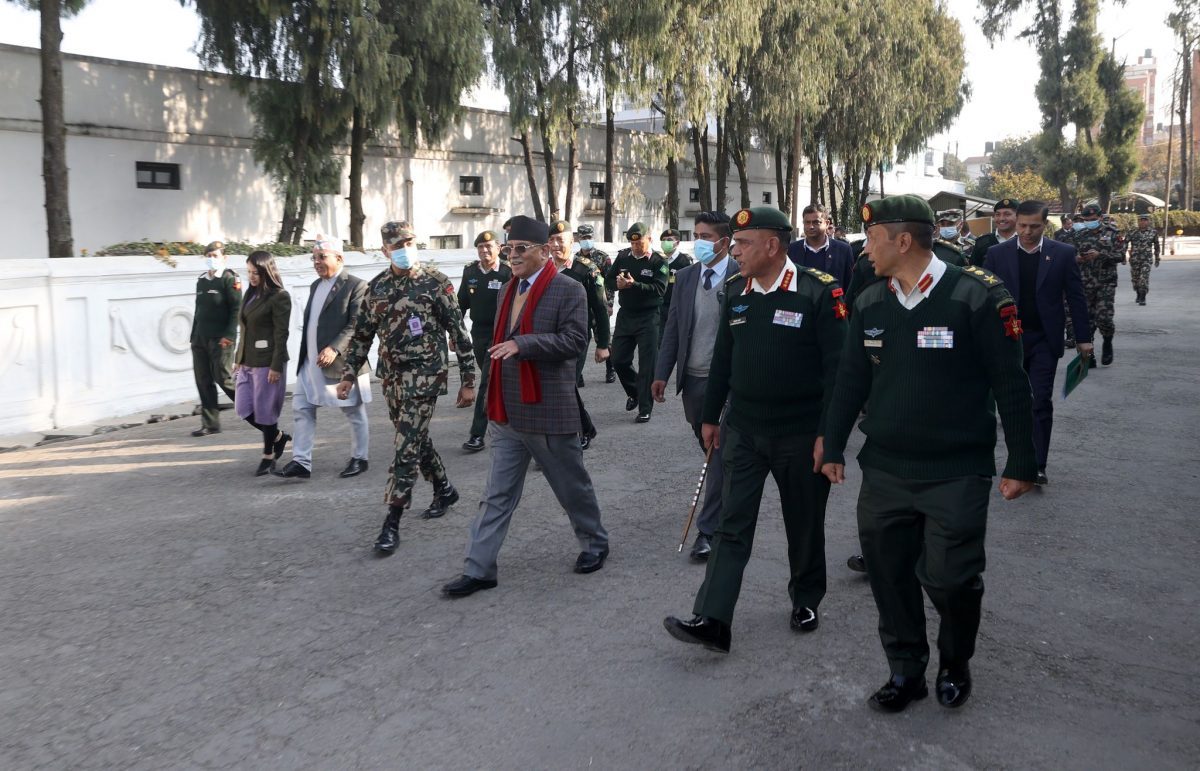 प्रधानमन्त्रीद्वारा नारायणहिटीको अति विशिष्ट व्यक्ति सुरक्षा प्रदर्शनीको अवलोकन