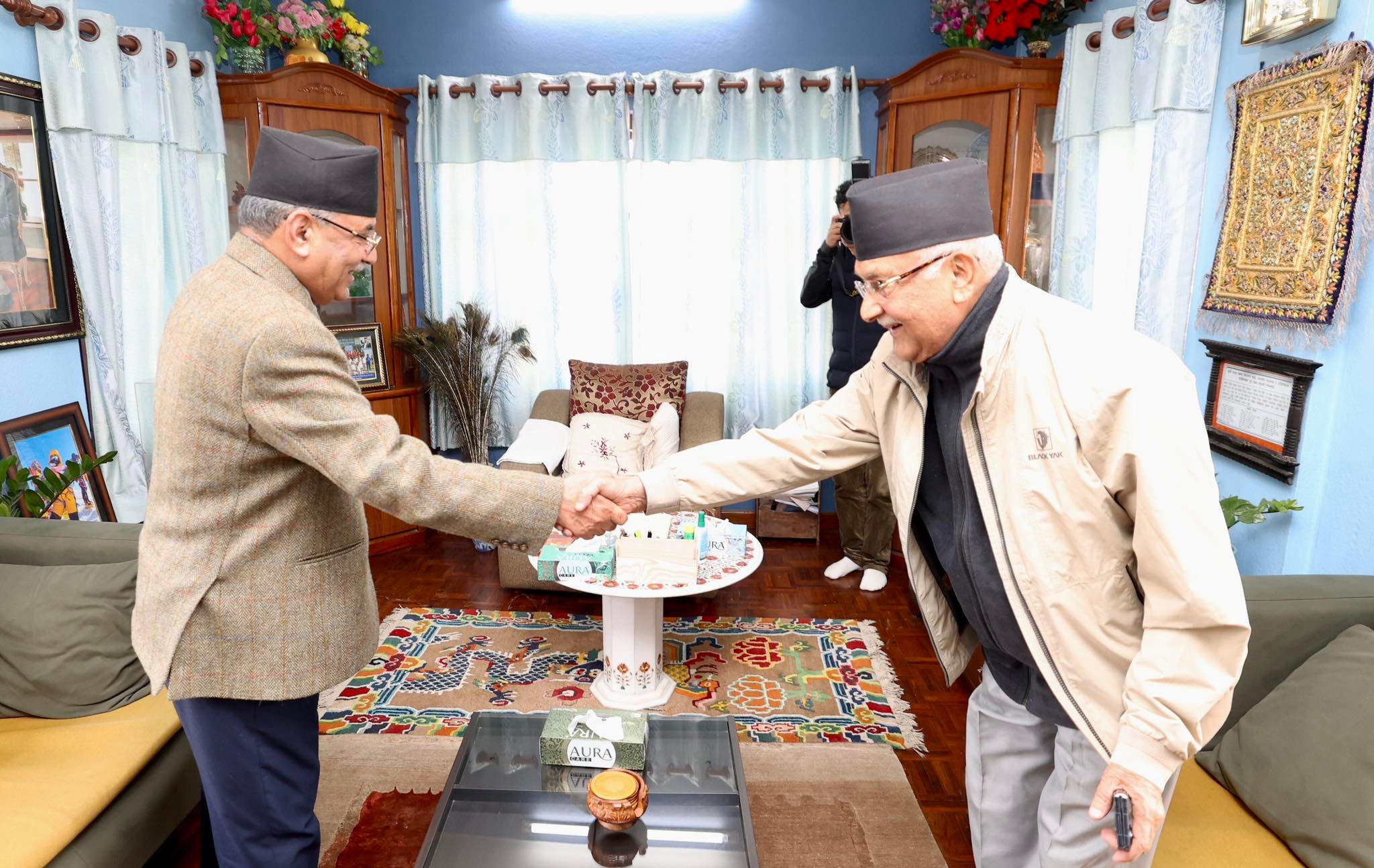 राष्ट्रपति निर्वाचन : प्रचण्ड र ओलीबीच आज ‘निर्णायक’ वार्ता