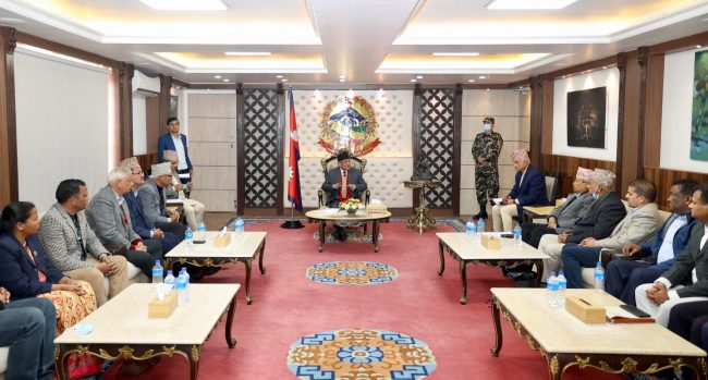 गेटा मेडिकल कलेजलाई दशरथचन्द विश्वविद्यालयका रुपमा विकास गर्ने प्रधानमन्त्रीको प्रतिवद्धता