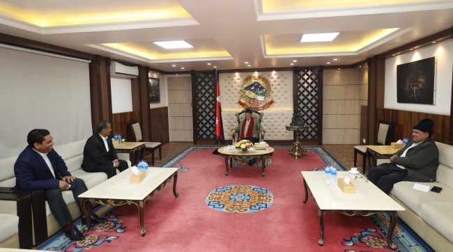 बालुवाटारमा प्रधानमन्त्री प्रचण्ड र विप्लवबीच भेटवार्ता