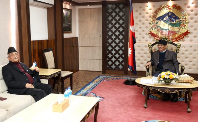 सिंहदरवारमा प्रधानमन्त्री प्रचण्ड र एमाले अध्यक्ष ओलीबीच भेटवार्ता