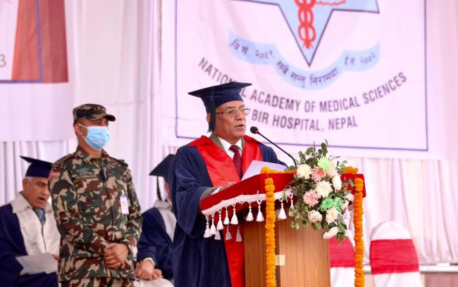 सरकारी अस्पताललाई स्वास्थ्य विज्ञानको शैक्षिक केन्द्रका रुपमा विकास गर्दैछौँः प्रधानमन्त्री