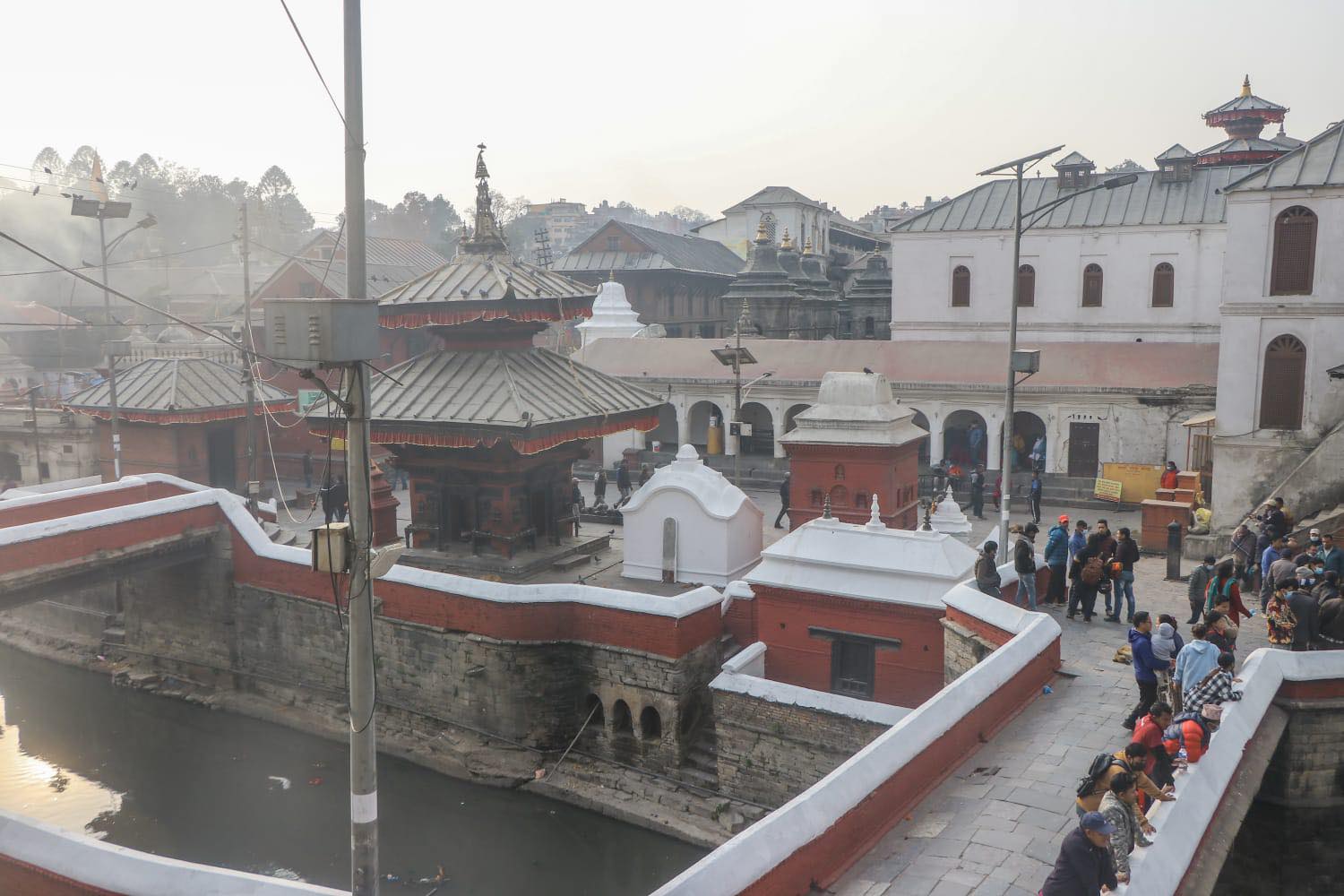 महाशिवरात्रि नजिकिँदै गर्दा पशुपतिमा रंगरोगन (फोटो फिचर)