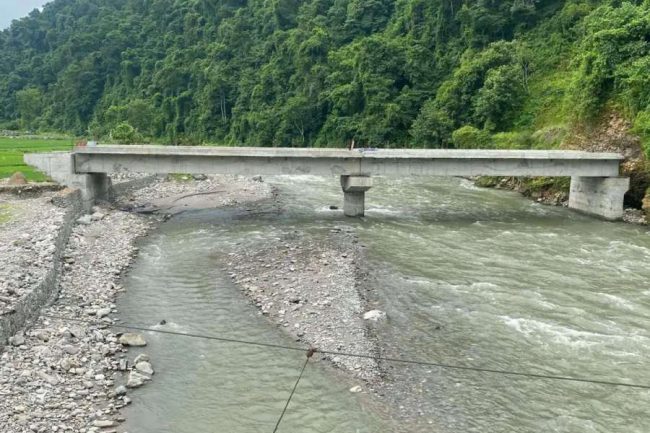 बाटो नभएको ठाउँमा पुल बनाउने सचिवबिरुद्ध मुद्दा दायर