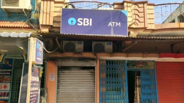 एकपछि अर्को गरी चार एटीएमबाट ७५ लाख लुटियो, मेसिनमा आगजनी