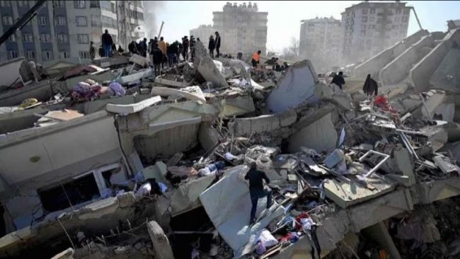 विनाशकारी भूकम्पपछि टर्कीमा हजारौंले घर छोडे, एयरलाइन्सले दिँदै छन् नि:शुल्क टिकट