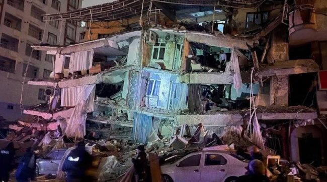 टर्कीमा शक्तिशाली भूकम्प, सेकेन्डमै भत्कियो कैयौं तलाको भवन, हेर्नुहोस् डरलाग्दो भिडियोहरू