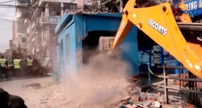 मैतीदेवीको प्रहरी बिटमा महानगरको डोजर