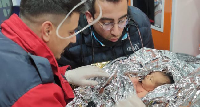 पुरिएका पीडितहरू उद्धारकर्तालाई देखेर रोए, भूकम्प प्रभावित टर्कीमा मृत्युलाई जितेका ५ कथा