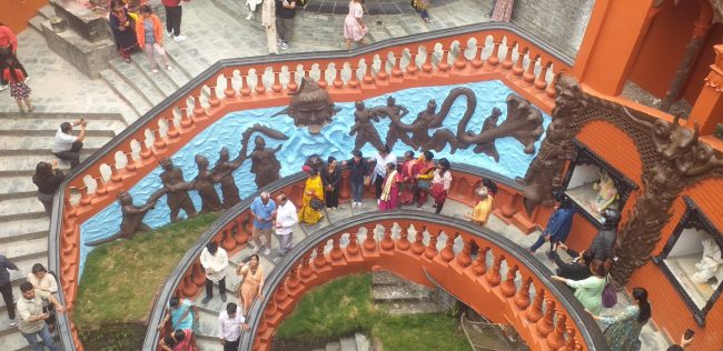 पर्यटकको रोजाइमा गुप्तेश्वर गुफा