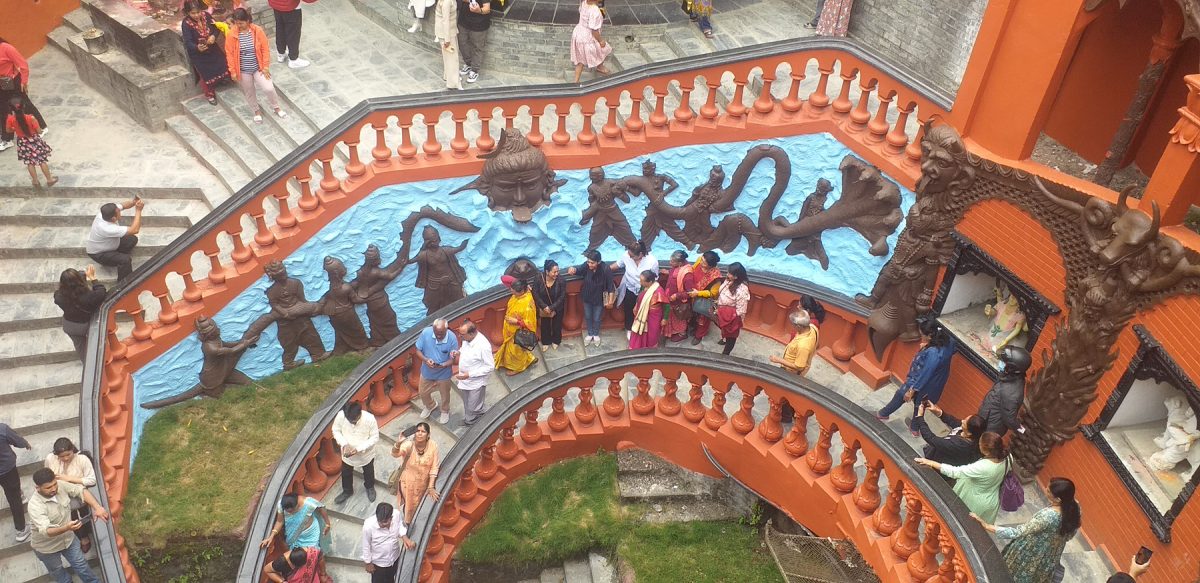 पर्यटकको रोजाइमा गुप्तेश्वर गुफा