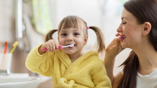 आफ्ना बच्चाहरूलाई यी बानी सिकाउन सुरु गर्नुहोस्, बन्नेछन् बुद्धिमान