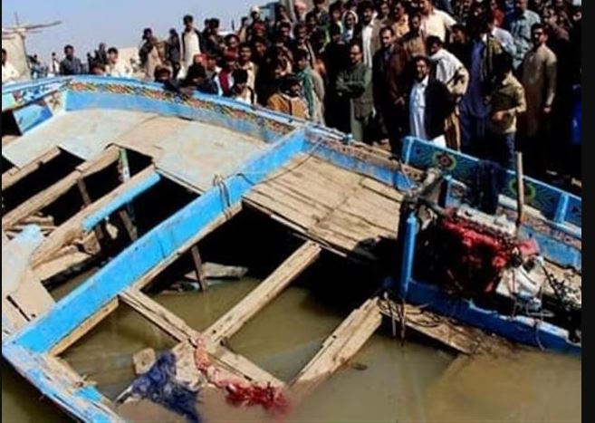 डुङ्गा डुब्दा ५२ विद्यार्थीको मृत्यु