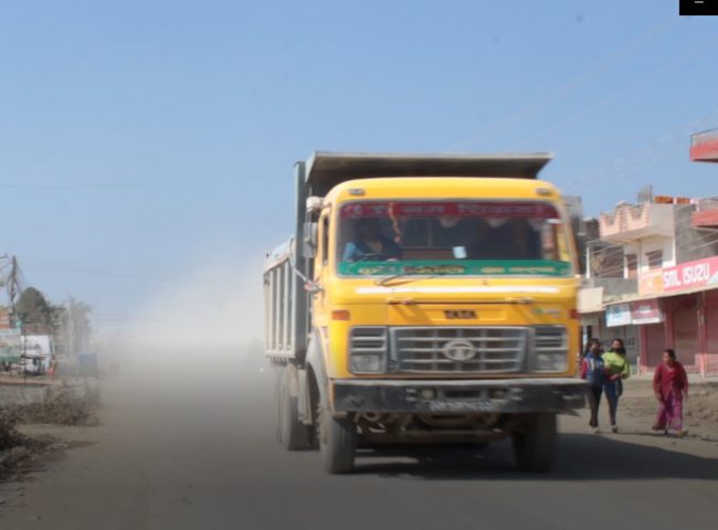 घोराही-तुलसीपुर सडक विस्तारः ‘पाँच वर्ष भयो, कति सास्ती खेप्ने’