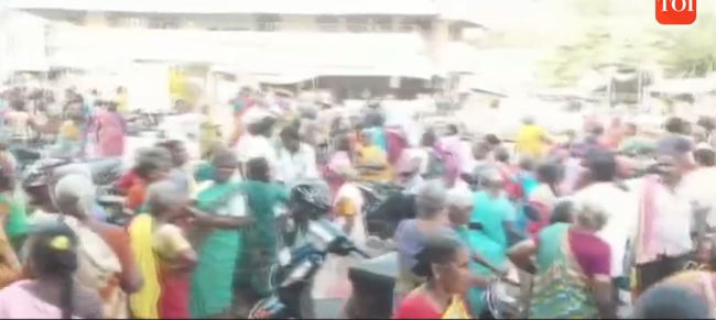 भारतमा भागदौडमा परी चार महिलाको मृत्यु