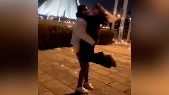 सडकमा नाचेको एक इरानी जोडीलाई १० वर्षको जेल सजाय