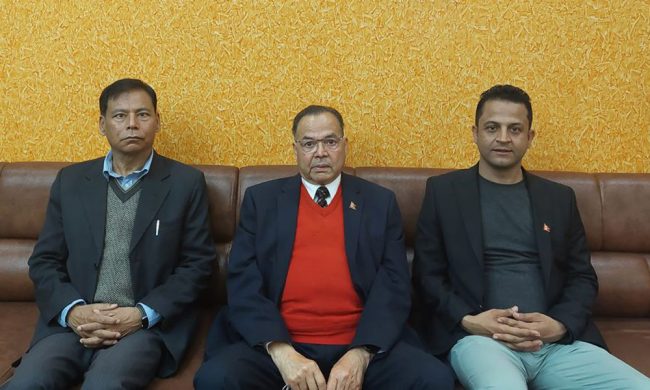 पूर्वप्रधानमन्त्री झलनाथ खनाल भारत प्रस्थान