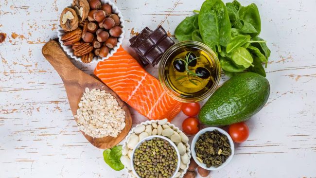 कोलेस्टेरोल घटाउन चाहनुहुन्छ? यी सुपर फूडहरू खानुहोस्