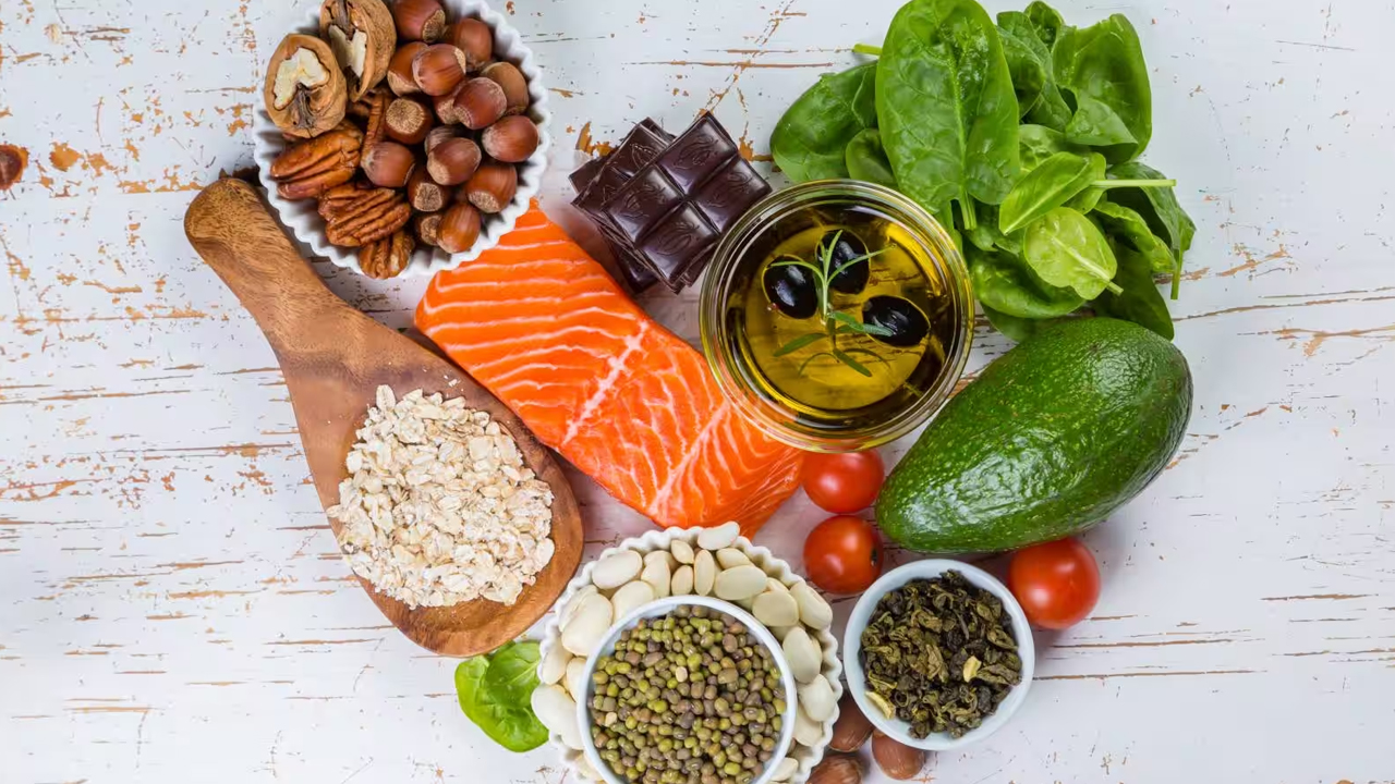 कोलेस्टेरोल घटाउन चाहनुहुन्छ? यी सुपर फूडहरू खानुहोस्