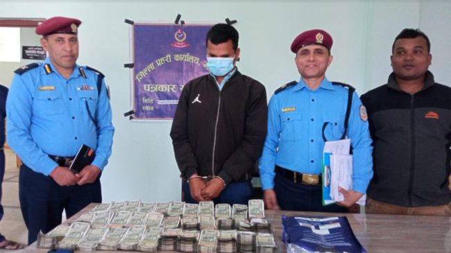 स्रोत नखुलेको १७ लाख भारतीय रुपैयाँ सहित एक जना पक्राउ