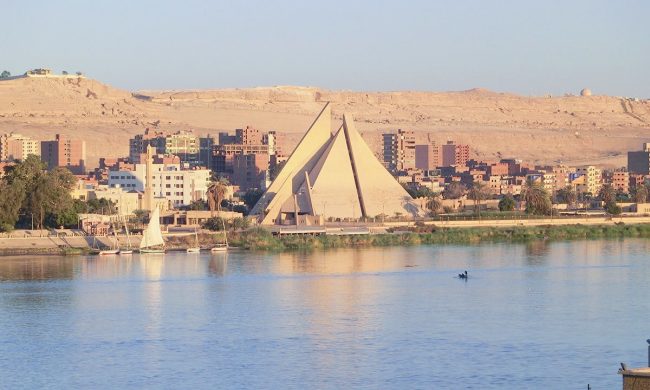 इजिप्टको मिन्यामा पुरातन युगका चिहानहरू फेला