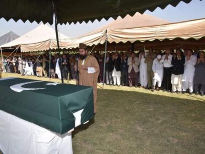पाकिस्तानका पूर्व राष्ट्रपति जनरल परवेज मुशर्रफलाई कराचीमा गाडियो