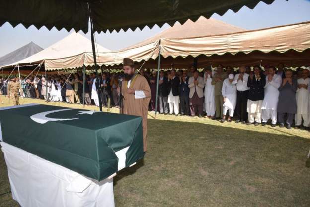 पाकिस्तानका पूर्व राष्ट्रपति जनरल परवेज मुशर्रफलाई कराचीमा गाडियो