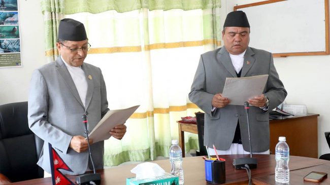 नवनिर्वाचित राष्ट्रियसभा सांसद दसौंदीले लिए सपथ