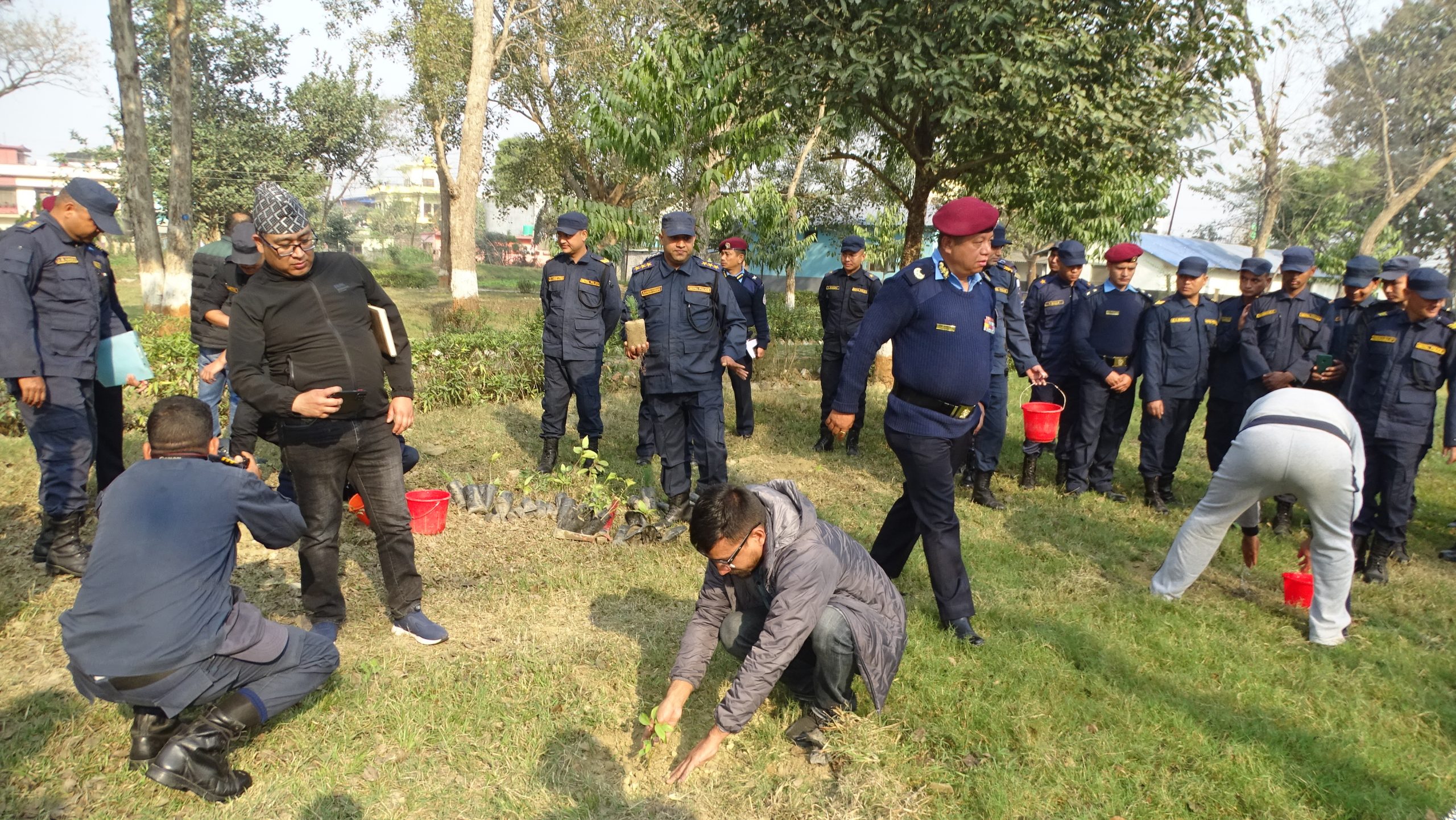 प्रजातन्त्र दिवसमा प्रहरी कार्यालय परिसरमा वृक्षारोपण (फोटोफिचर)