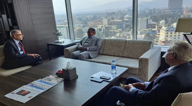 पूर्वगृहमन्त्री खाँणसँग भारतीय विदेश सचिव क्वात्राको भेट