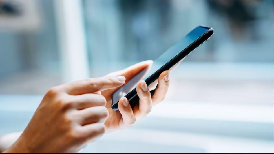 शिक्षिकाले गरिन् ठुलो गल्ती, सबै विद्यार्थीलाई आफ्नो निजी तस्बिर पठाइन् !