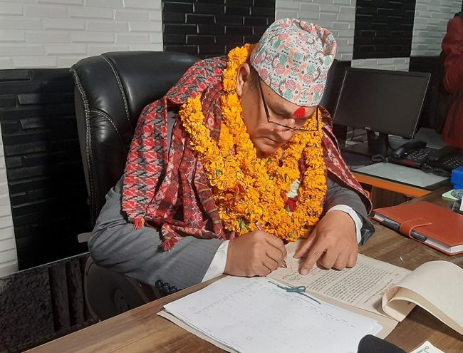 स्थिर सरकारका लागि सबैसँग छलफल गरिनेछ : नवनियुक्त मुख्यमन्त्री शाह