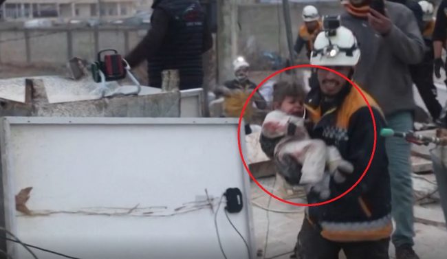 भुकम्पमा भत्किएको भवनबाट शिशुको जिवितै उद्दार