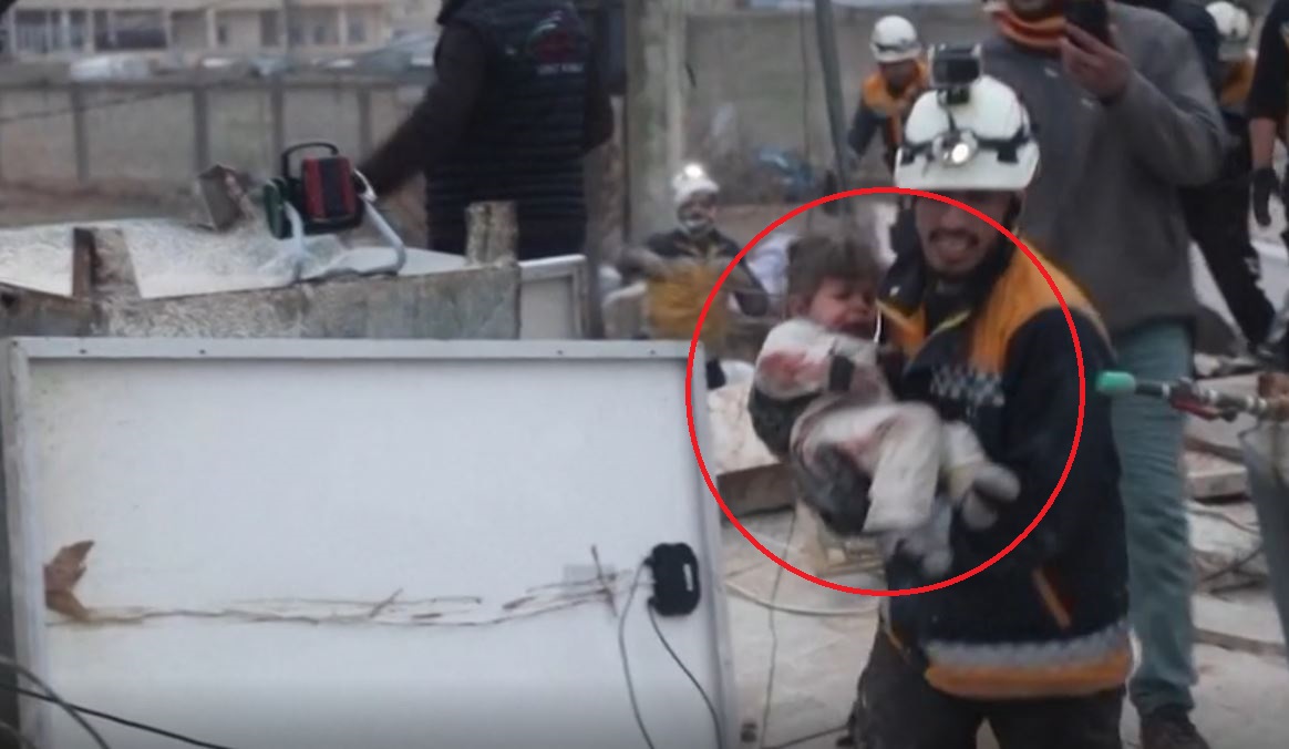 भुकम्पमा भत्किएको भवनबाट शिशुको जिवितै उद्दार