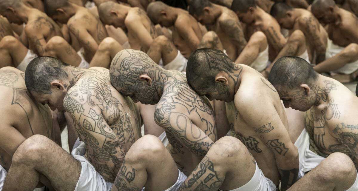 एल साल्भाडोरः एकैपटक दुई हजारलाई जेलमा कोचियो