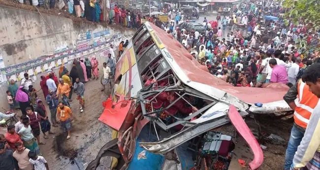 सडक दुर्घटनामा सत्र जनाको मृत्यु