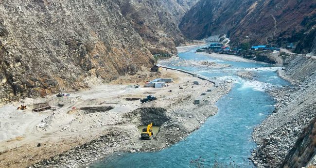 ठेक्का लिँदै अलपत्र पार्दै क्याराभान कन्स्ट्रक्सन