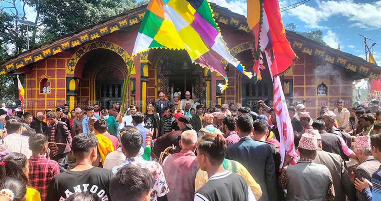 चैतेदशैँमा दर्शनार्थीको घुइँचो