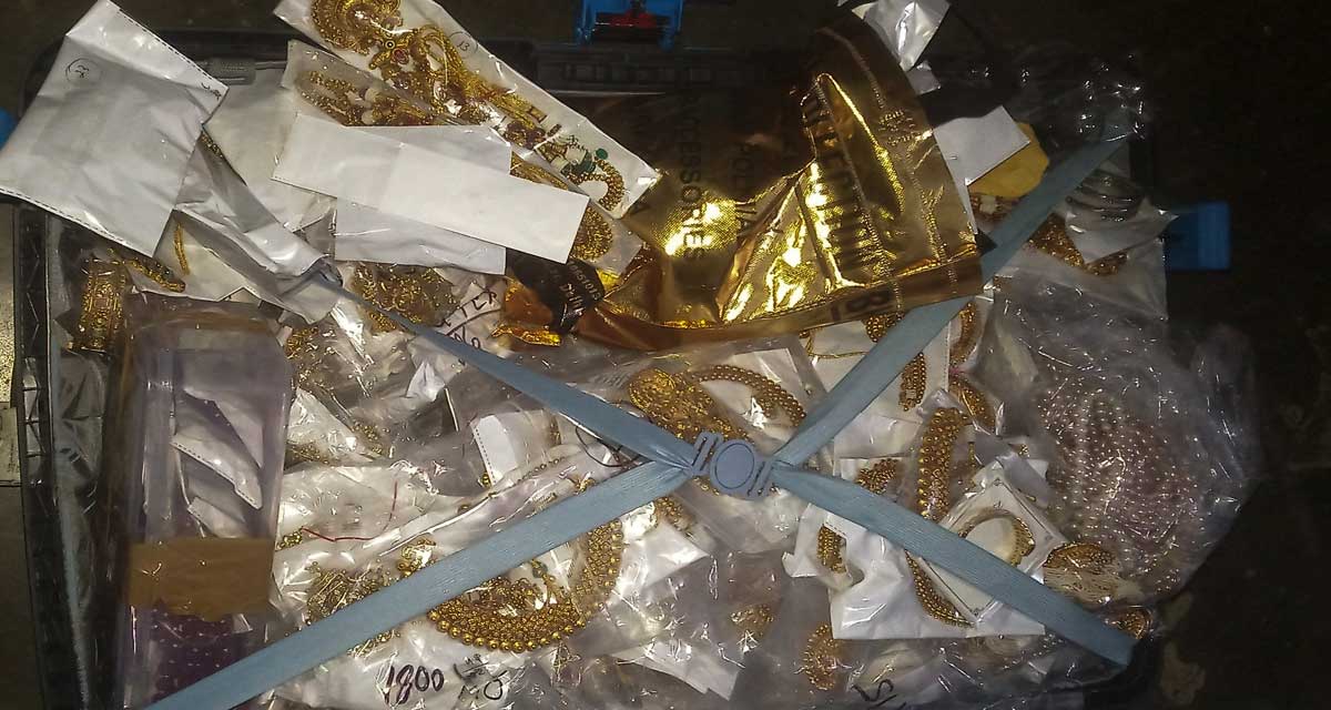 भन्सार छली ल्याएको नक्कली सुनका गहना बरामद