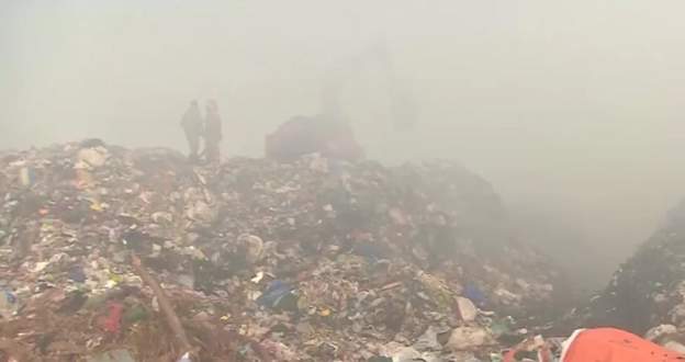 फोहोरको थुप्रोमा आगलागी हुँदा हावा विषालु बन्यो, मानिसहरूलाई घरमै बस्न आग्रह