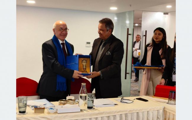 सांसद विनोद चौधरीको राजनीतिक सचिवालयलाई बेलायती सांसदको प्रशिक्षण