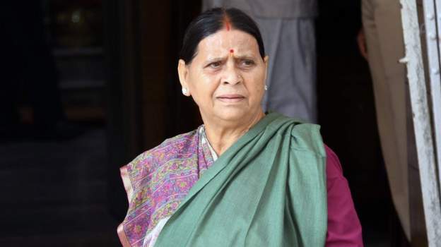 बिहारकी पूर्व मुख्यमन्त्री राबडी देवीको घरमा सीबीआईको छापा