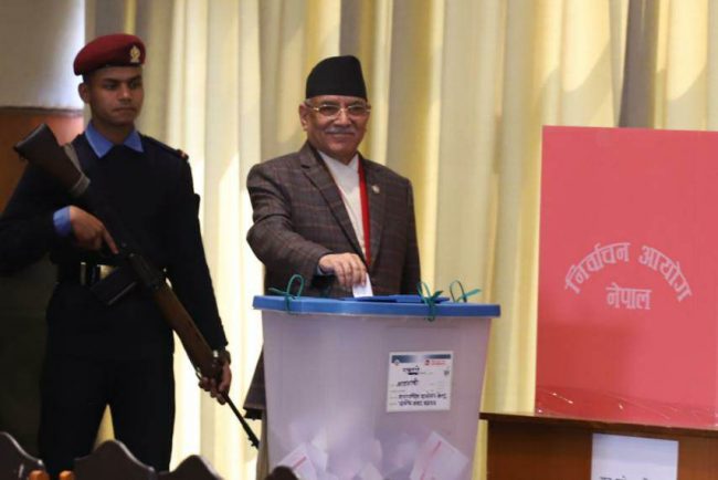 राष्ट्रपति निर्वाचनमा शीर्ष नेताले मत हाले, यस्तो छ निर्वाचनको रौनक (तस्बिरहरु)